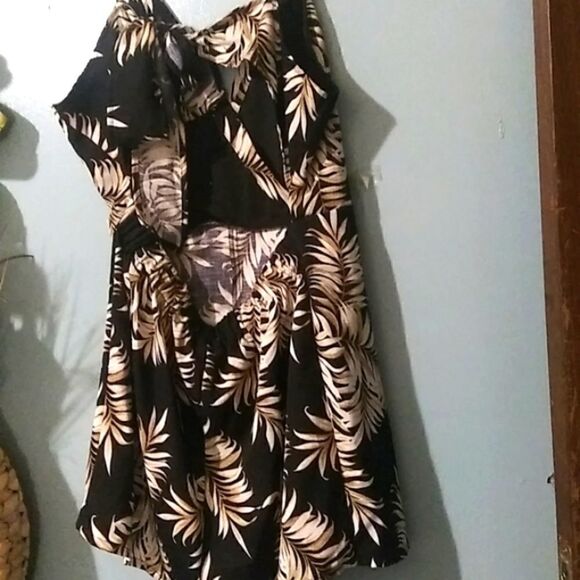 Revamped Palm leaf spaghetti strap romper with back bow tie and cut out - Picture 8 of 10